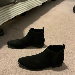 Men’s ASOS DESIGN Wide Fit Chelsea Boots (Size 9)